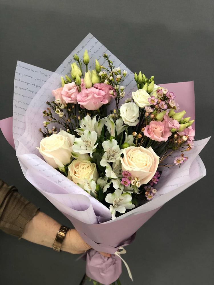 Букет цветов из: Альстромерии, Розы и Лизиантусы в Протвино