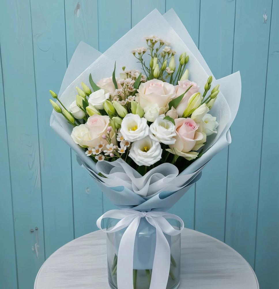 Букет цветов из: Розы и Лизиантусы в Протвино