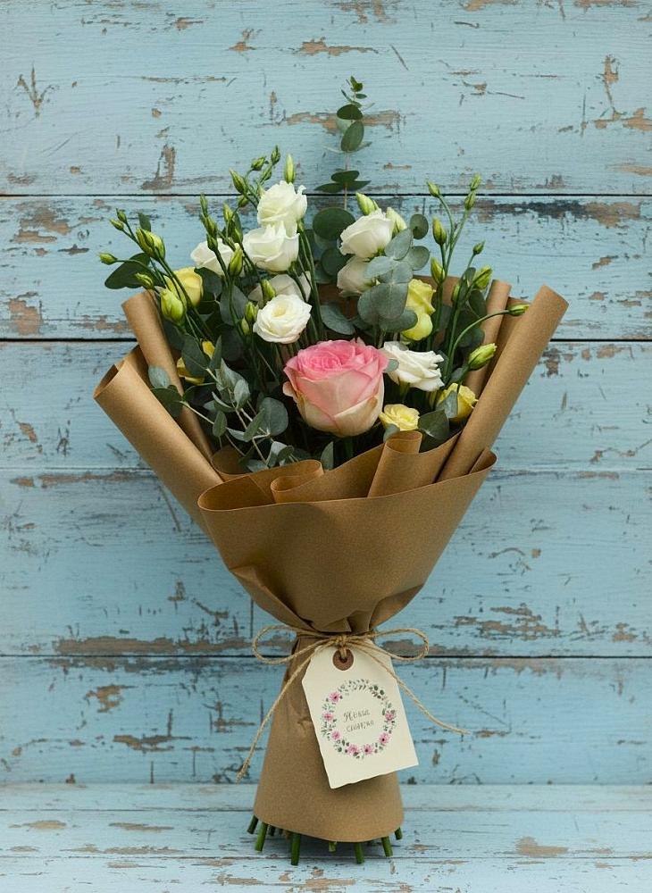 Букет цветов из: Розы и Лизиантусы в Протвино