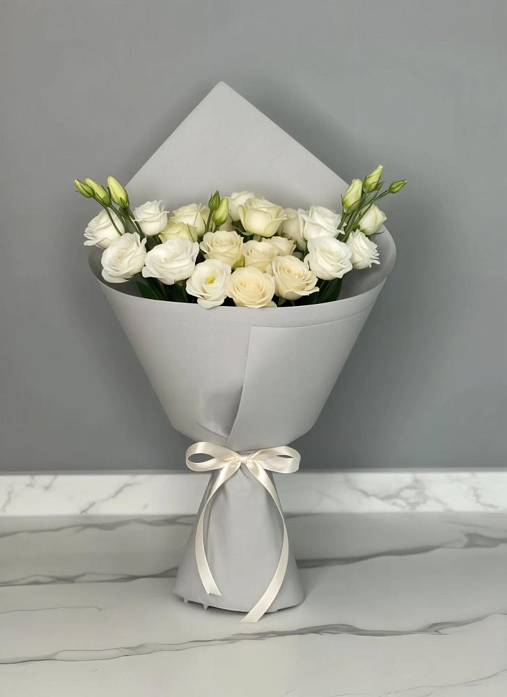 Букет цветов из: Розы и Лизиантусы в Протвино