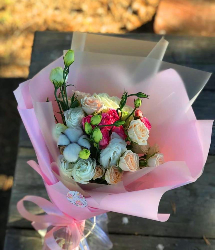 Букет цветов из: Розы и Лизиантусы в Протвино