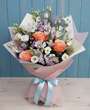 Букет цветов из:  Лизиантусы, Розы, Альстромерии и Гипсофила в Протвино