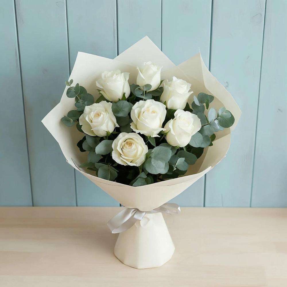 Букет Белые розы в Эвкалипте в Протвино
