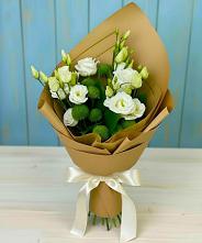 Букет цветов из:  Хризантемы и Лизиантусы в Протвино