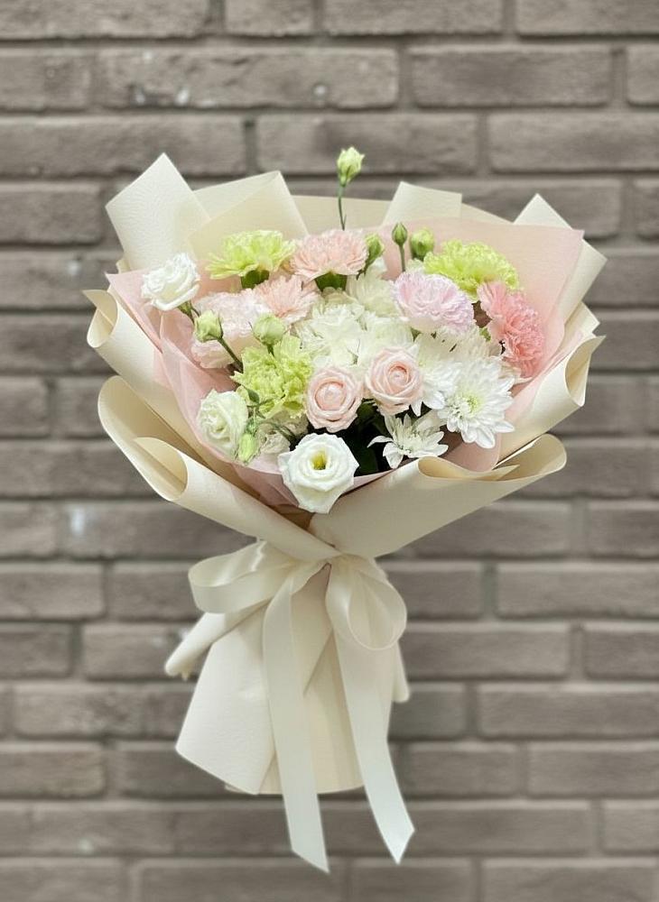 Букет цветов из: Гвоздики, Розы, Лизиантусы и Хризантемы в Протвино