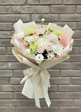 Букет цветов из:  Гвоздики, Розы, Лизиантусы и Хризантемы #REPLACE_PRED# Протвино