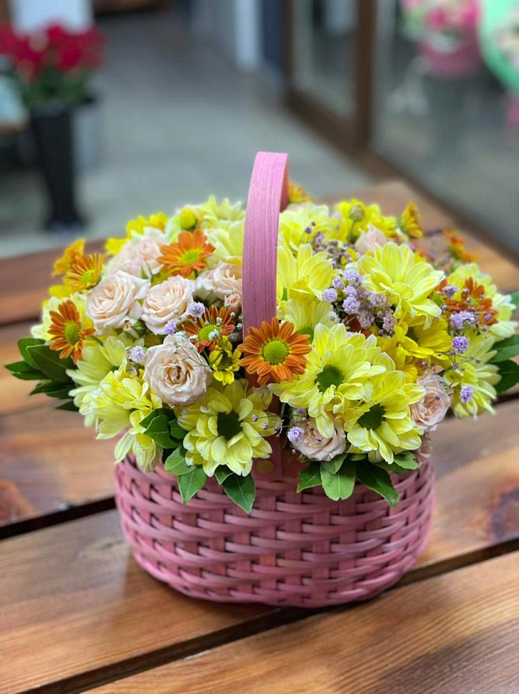 Цветочная композиция из Хризантемы и Розы в корзине в Протвино