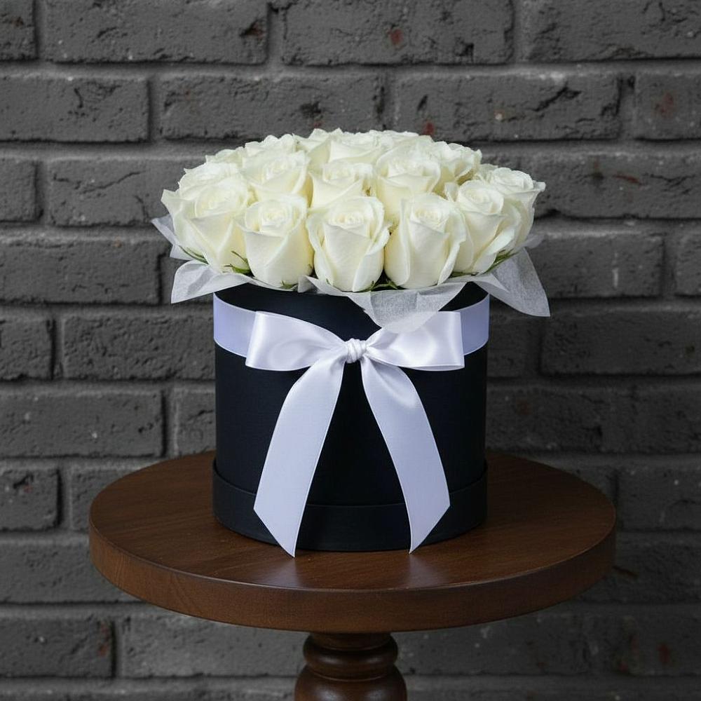 Цветочная композиция из Розы в шляпной коробке в Протвино