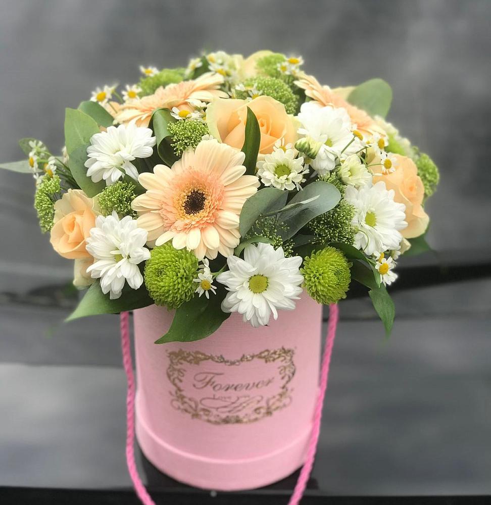 Цветочная композиция из Розы, Герберы и Хризантемы в шляпной коробке в Протвино