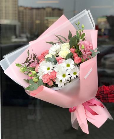 Букет цветов из: Розы, Лизиантусы и Хризантемы в Протвино