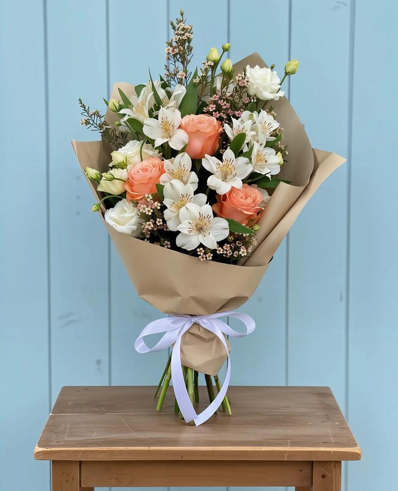 Букет цветов из: Альстромерии, Лизиантусы, Розы и Хризантемы в Протвино