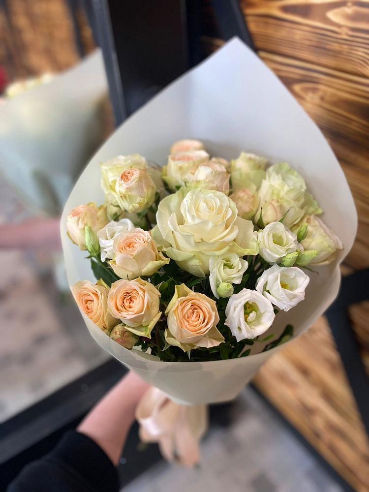 Букет цветов из: Розы и Лизиантусы в Протвино